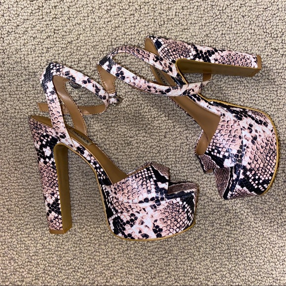 Steve Madden Snake Print Platforms - Picture 1 of 3